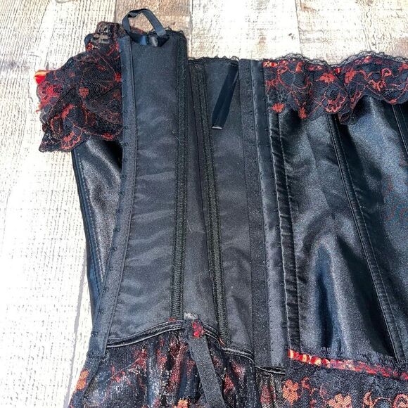 Red & black corset goth steampunk - Picture 3 of 8